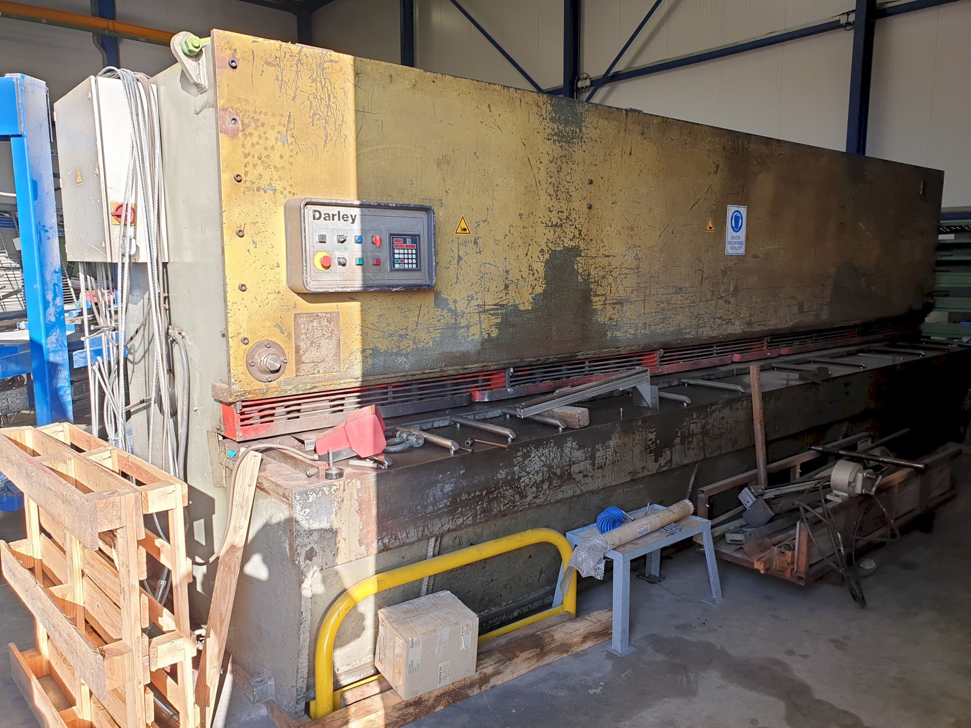 Widok z lewej maszyny Darley VS 6100X8
