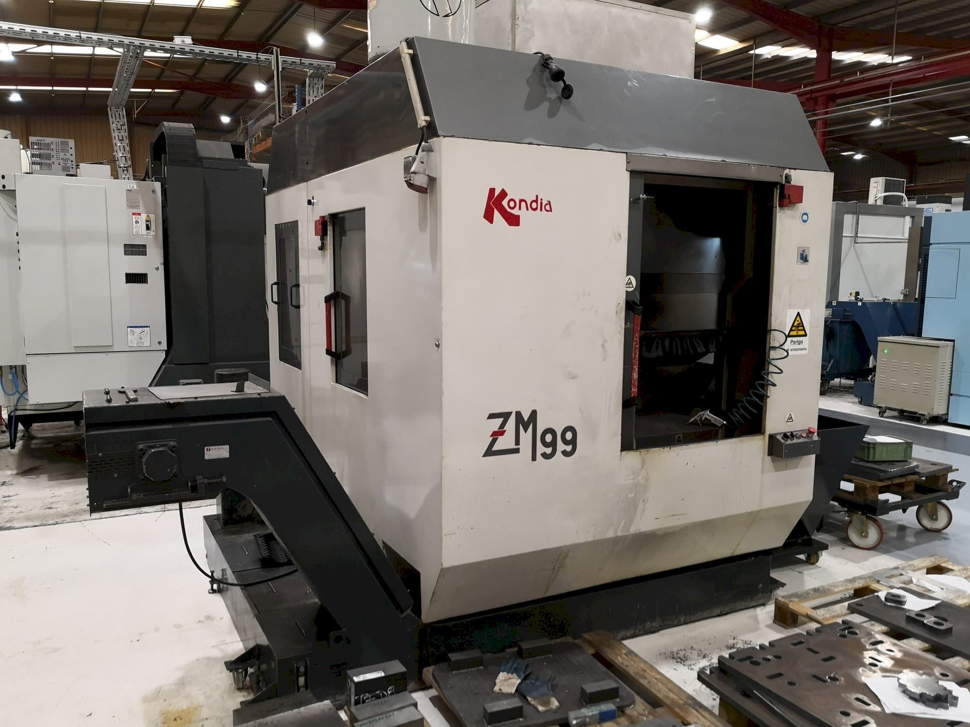 Widok z przodu maszyny KONDIA ZM99