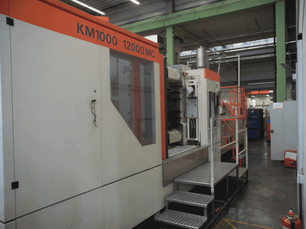 Widok z przodu maszyny Krauss Maffei 1000-12000 MC