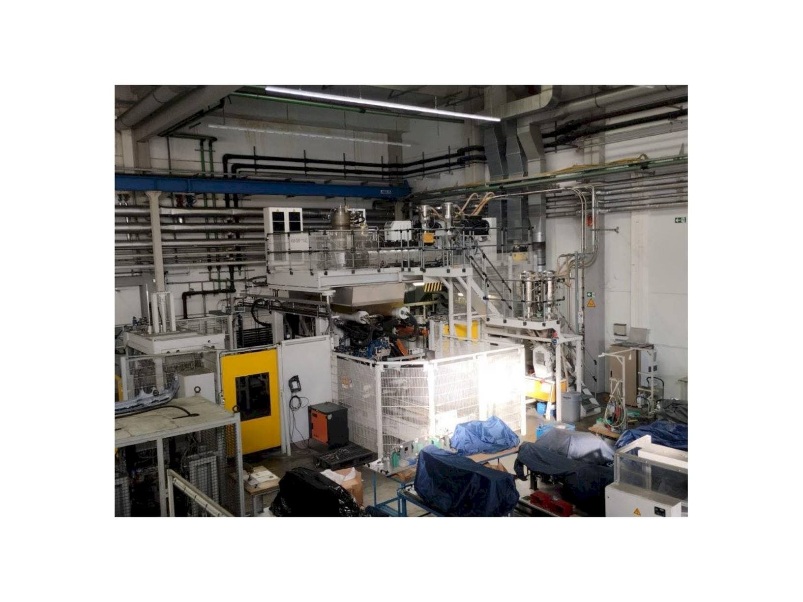 Widok z przodu maszyny EXTRAPLAST 140to