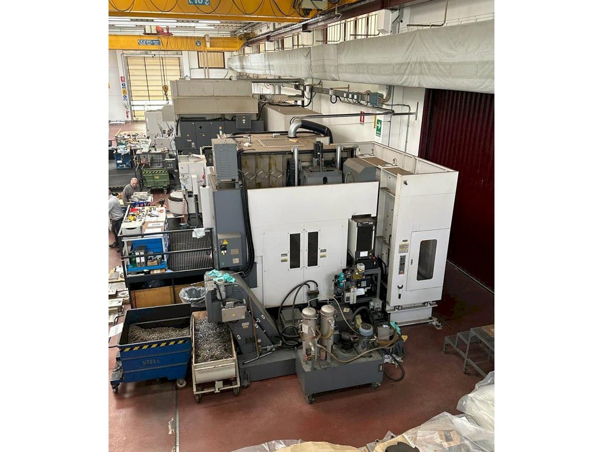 Widok z przodu maszyny Okuma MILLAC 800VH