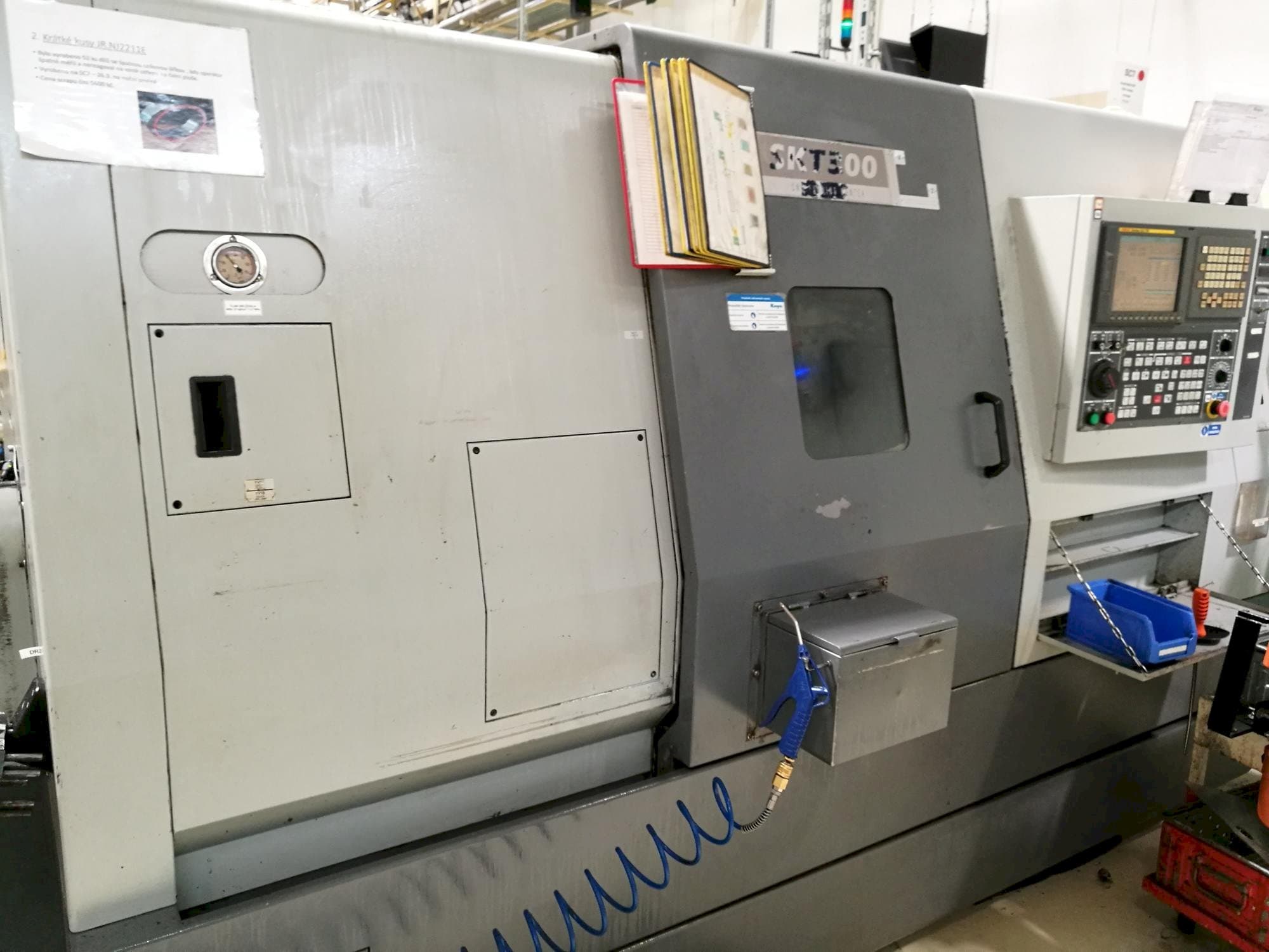 Widok z przodu maszyny Hyundai Kia SKT 300