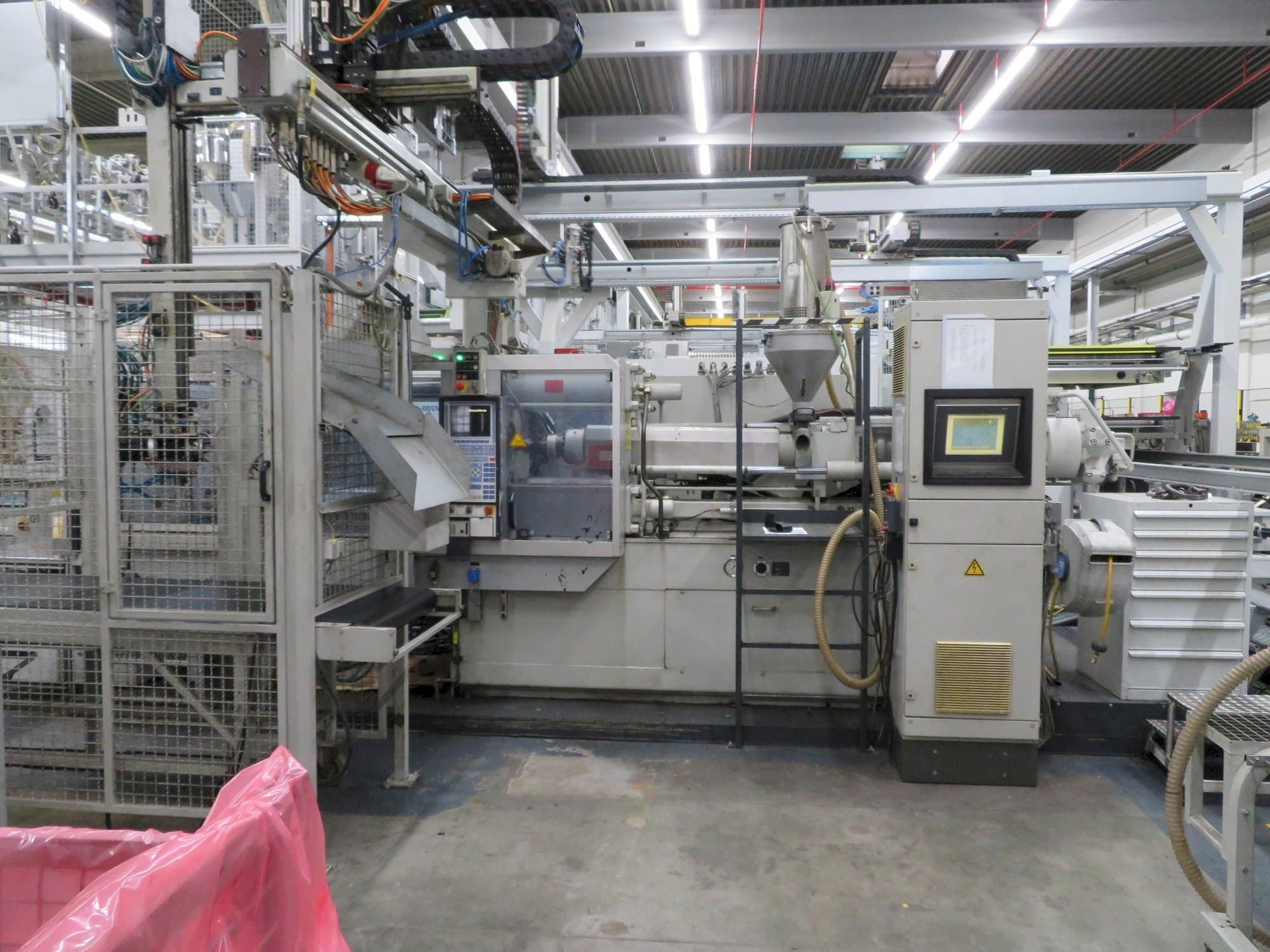 Widok z przodu maszyny Krauss Maffei 200-1400 C2