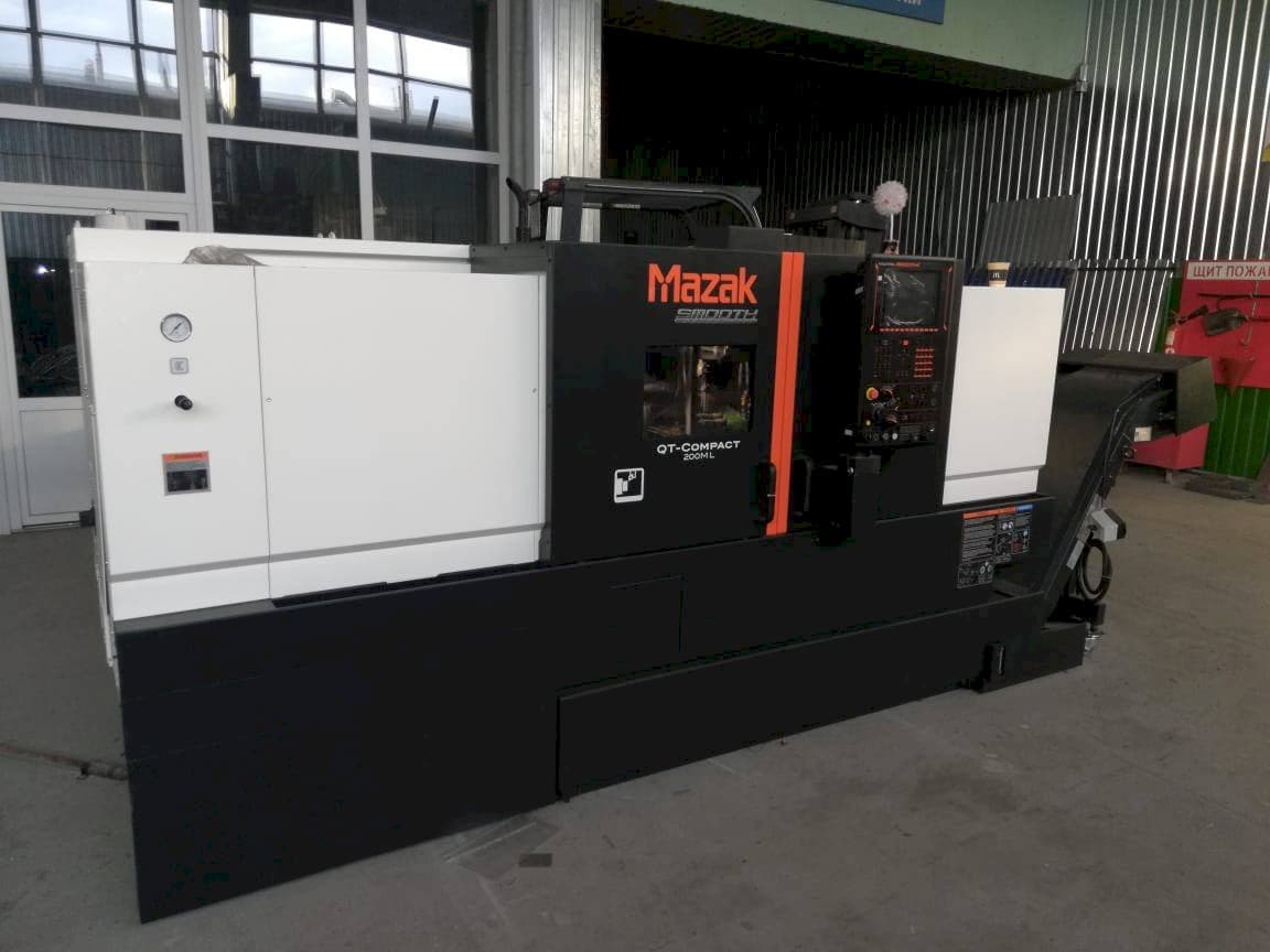 Widok z przodu maszyny Mazak QT- COMPACT 200ML