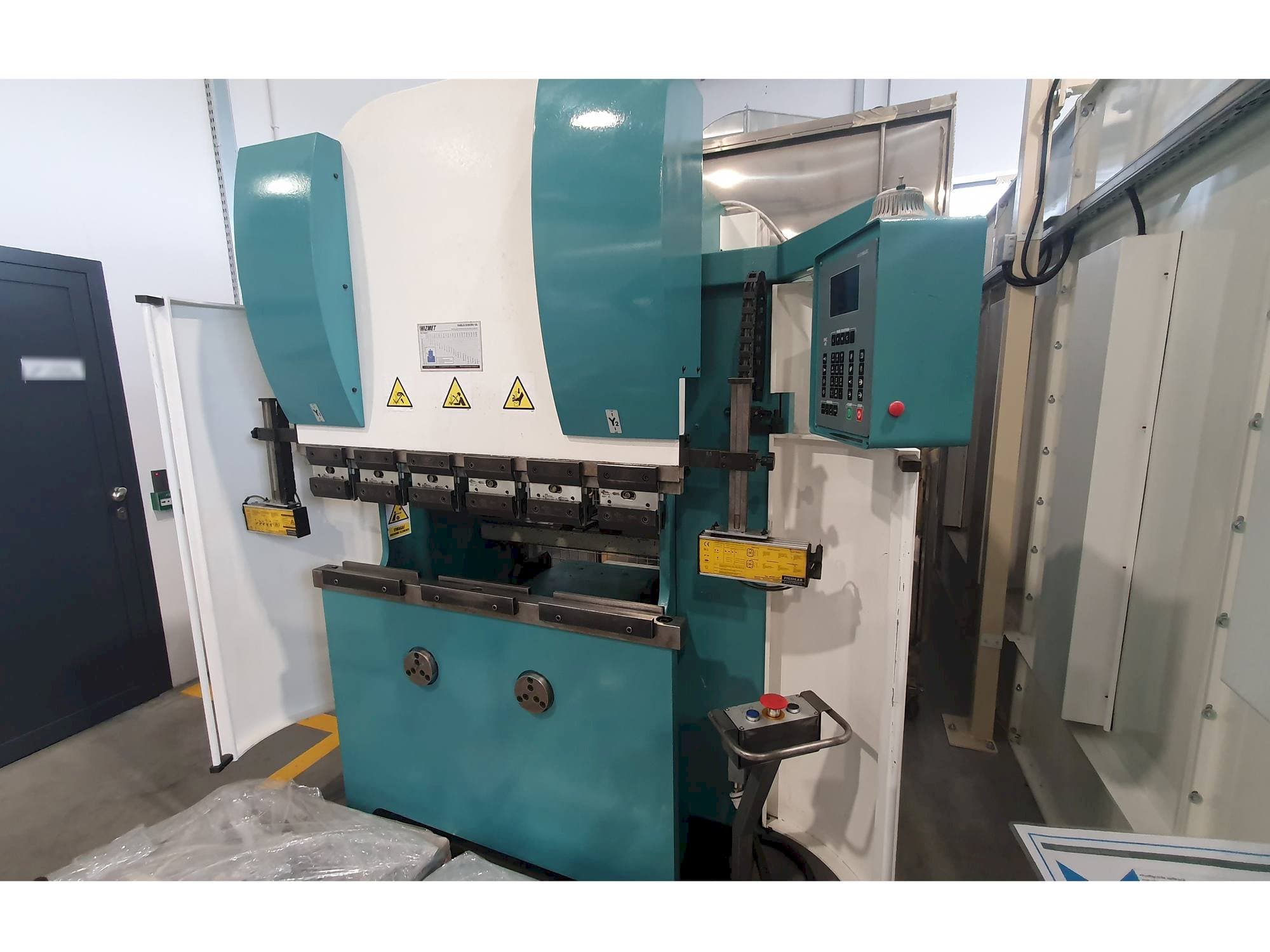 Widok z przodu maszyny Vimercati PHSY 30X1250