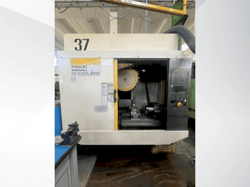 Widok z przodu maszyny FANUC Robodrill Alpha-D21LiB5