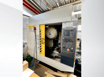 Widok z przodu maszyny FANUC ROBODRILL α-D21LiB5