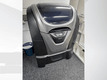 Widok z przodu maszyny KEYENCE Agilista 3200 W