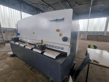 Widok z przodu maszyny Metallkraft  HTBS PRO 3113