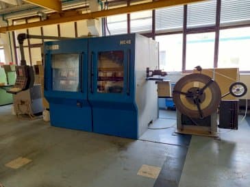 Widok z przodu maszyny Bihler MULTICENTER MC42