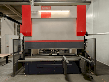 Widok z przodu maszyny Bystronic Xpert100x3100
