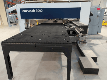 Widok z przodu maszyny TRUMPF TruPunch 3000