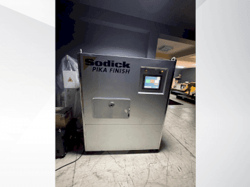 Widok z przodu maszyny Sodick Picka PF-32A