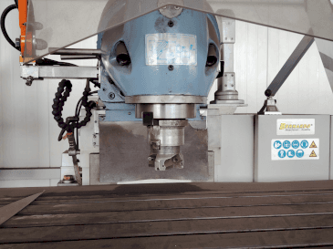 Widok z przodu maszyny Bernardo Variomill FU 2000E Servo