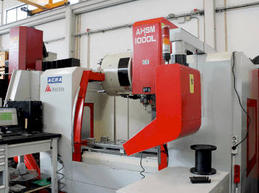 Widok z przodu maszyny ACRA AHSM 1000 L