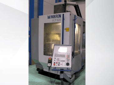 Widok z przodu maszyny MIKRON UCP 600