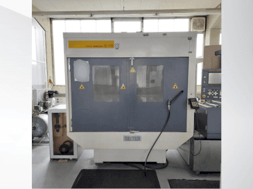 Widok z przodu maszyny FANUC Robocut Alpha 1C