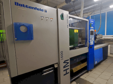 Widok z przodu maszyny Battenfeld HM 1600/750