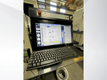 Widok z przodu maszyny Makino U6 HEAT
