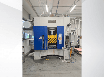 Widok z przodu maszyny HYDRAP HPDB 400