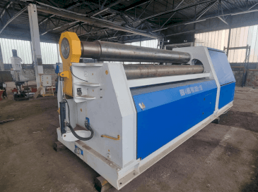 Widok z przodu maszyny Metallkraft  RBM 4 HMS Pro 3050-150