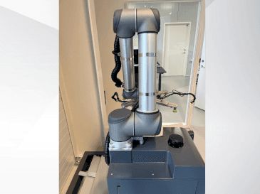 Widok z przodu maszyny Universal Robots UR10