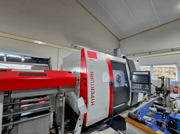 Widok z przodu maszyny EMCO HYPERTURN 65-1300 DUOTURN
