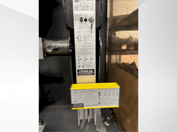 Widok z przodu maszyny AMADA HFE 130-3