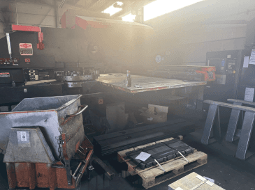 Widok z przodu maszyny AMADA PEGA 306072 2000MM
