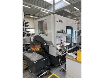 Widok z przodu maszyny HAAS UMC-500SS
