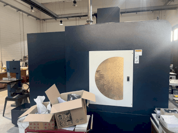 Widok z przodu maszyny Johnford Dart VMC 1000A HI TECH