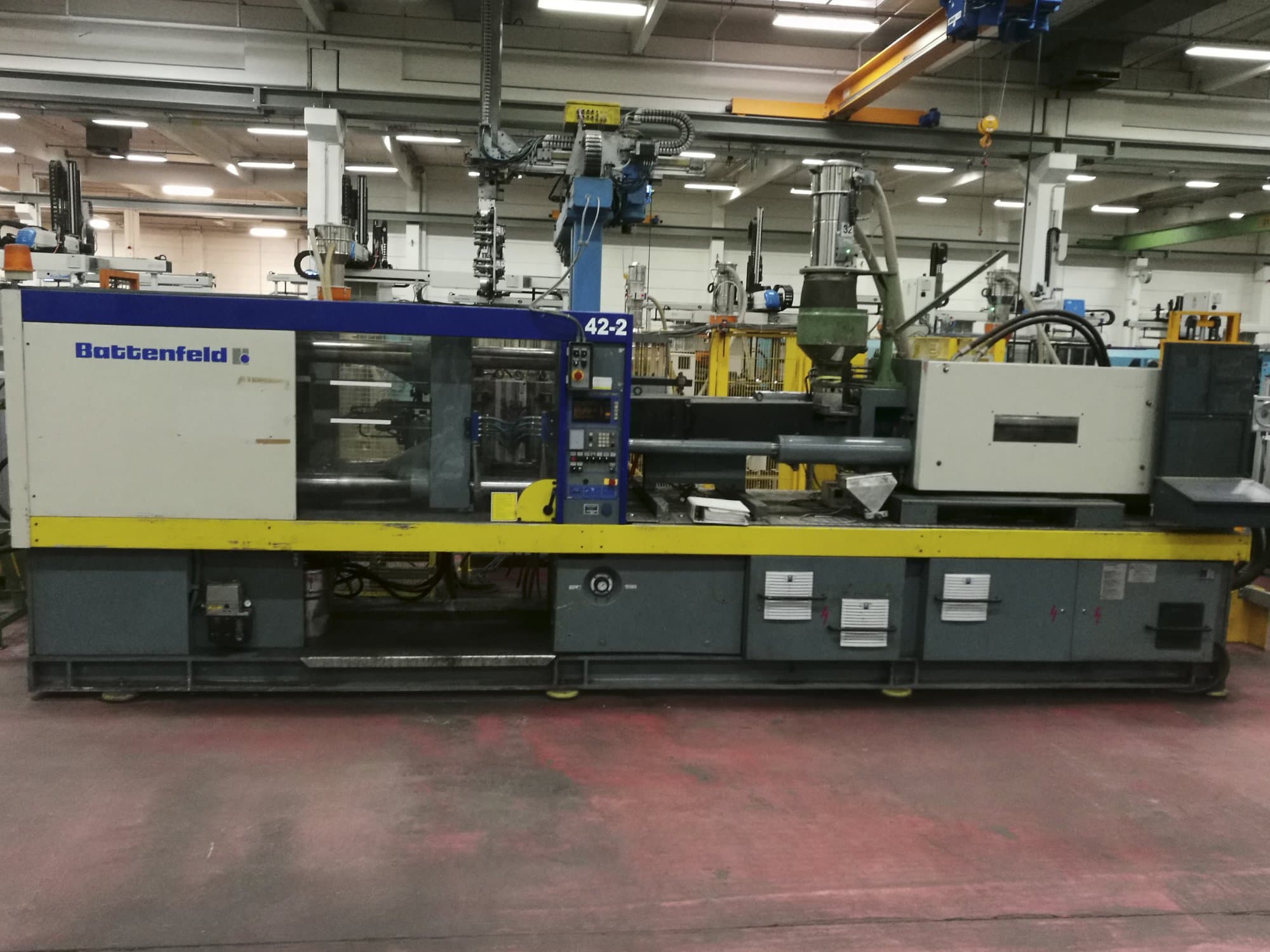 Widok z przodu maszyny Battenfeld BKT 2500/1400