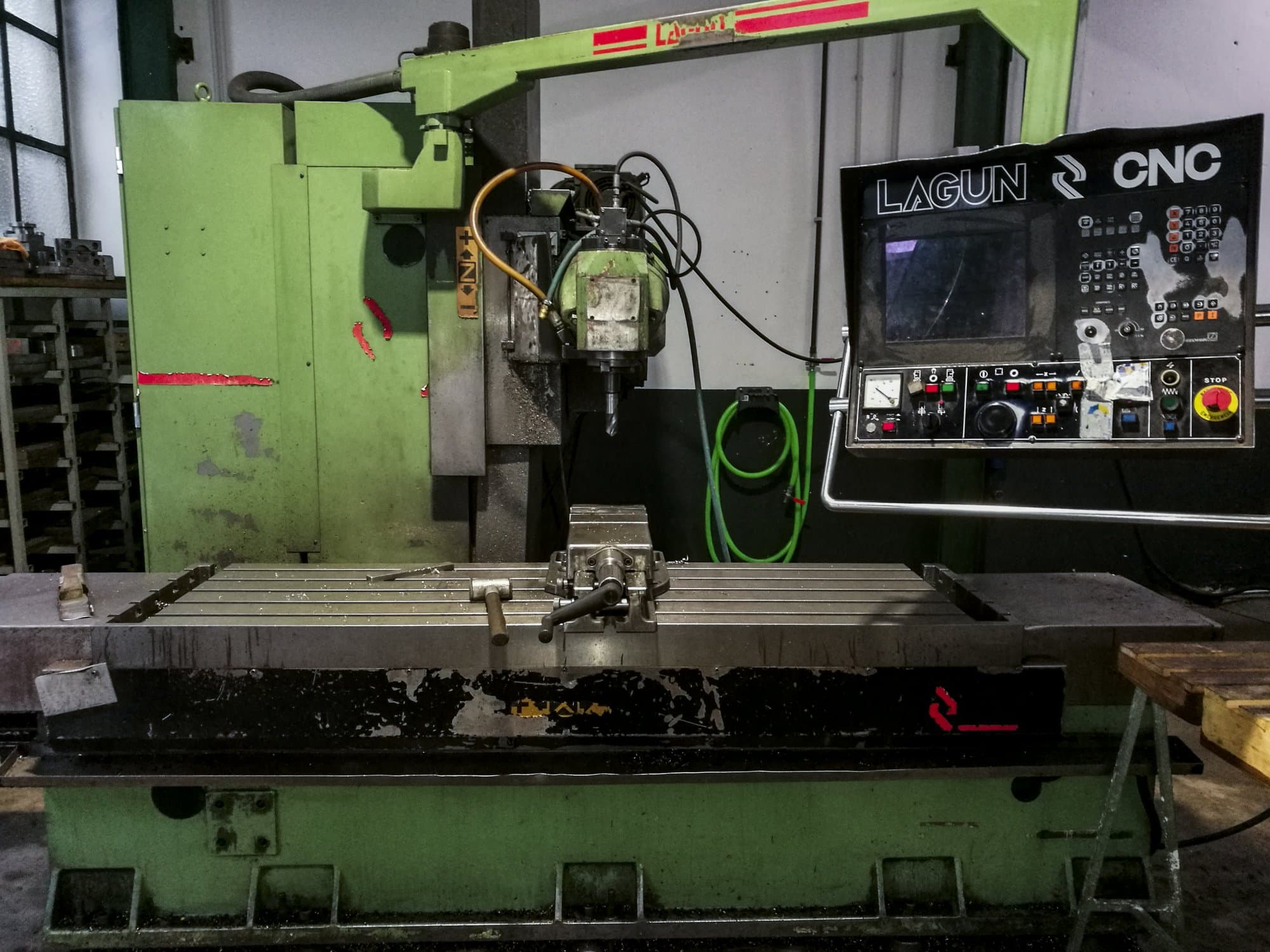 Widok z przodu maszyny Lagun FBF 1800