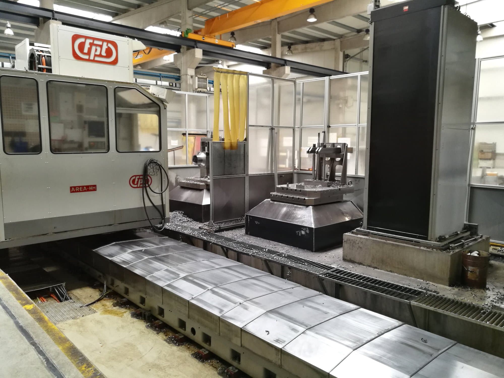 Widok z lewej maszyny FPT AREA M