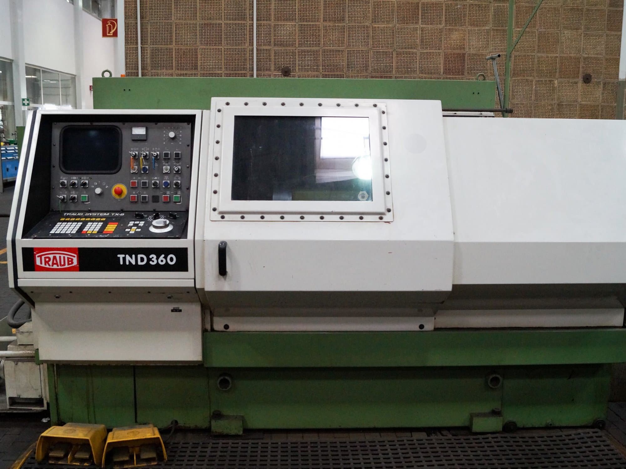 Widok z przodu maszyny Traub TND 360
