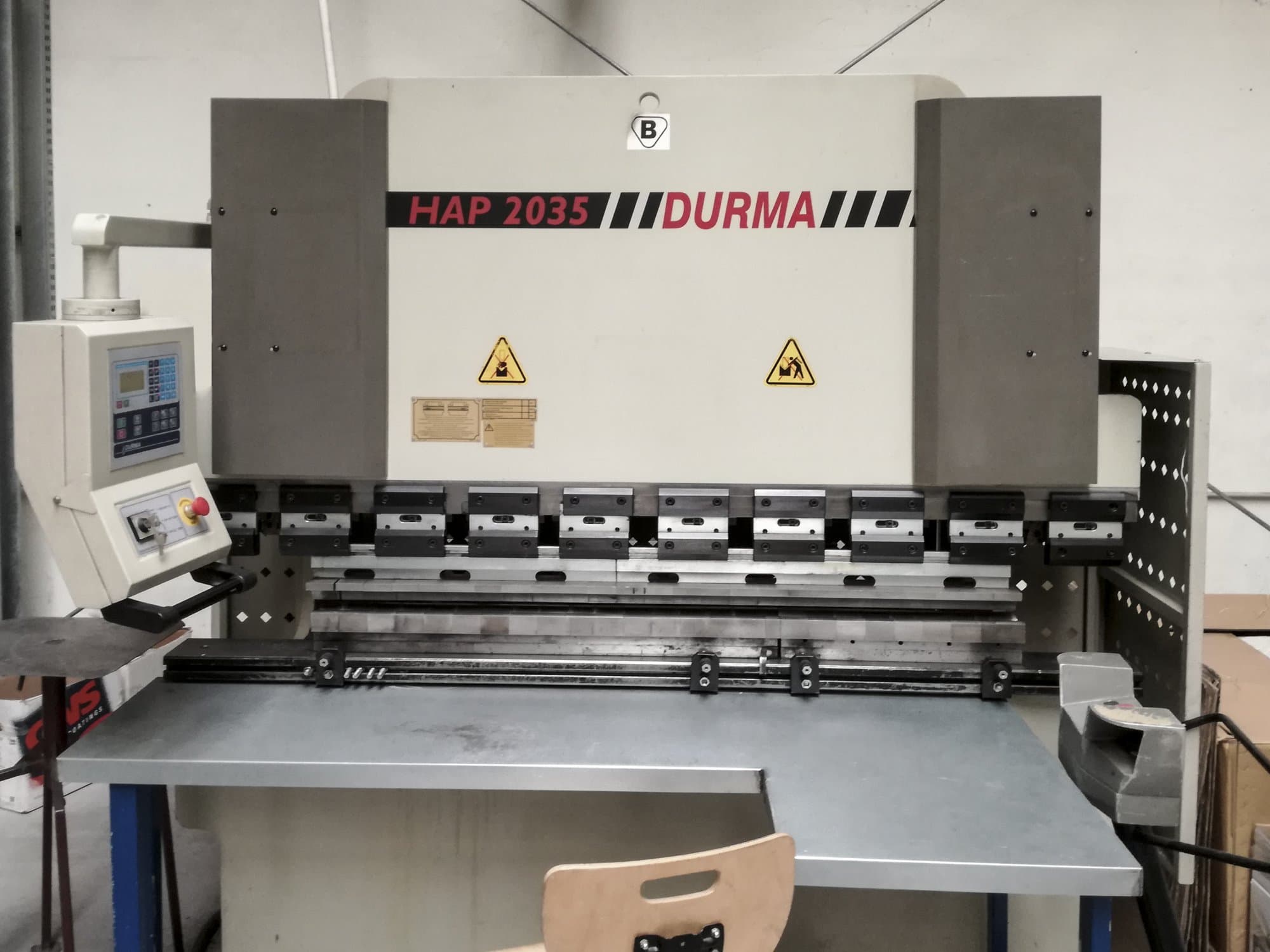 Widok z przodu maszyny Durma HAP 2035