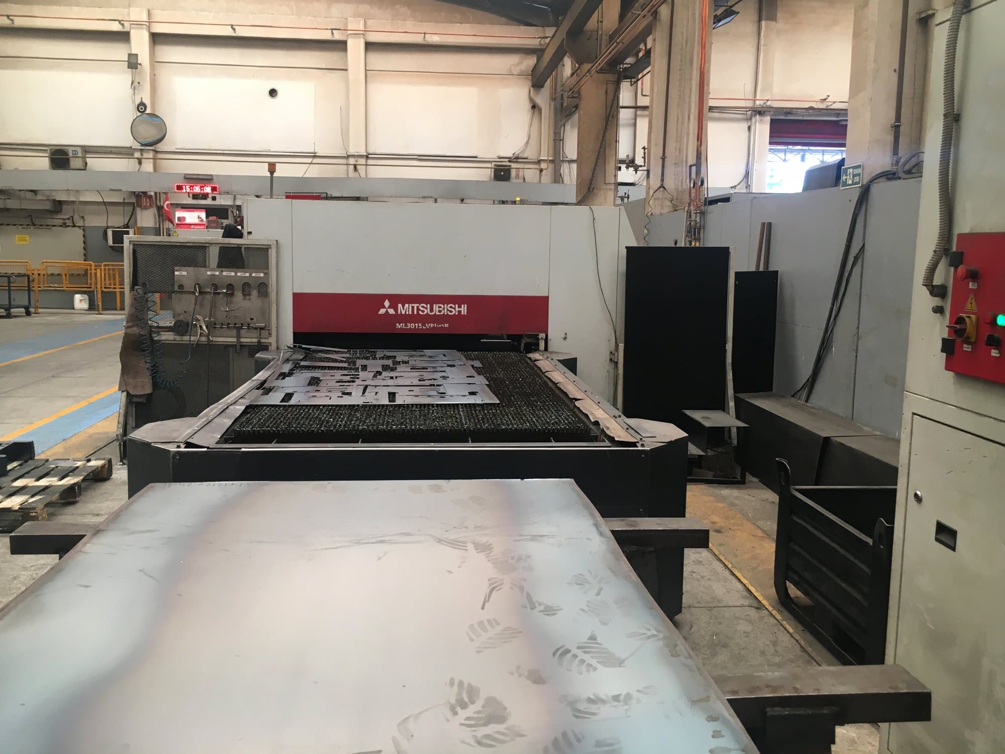 Widok z przodu maszyny Mitsubishi Electric ML3015LV PLUS II