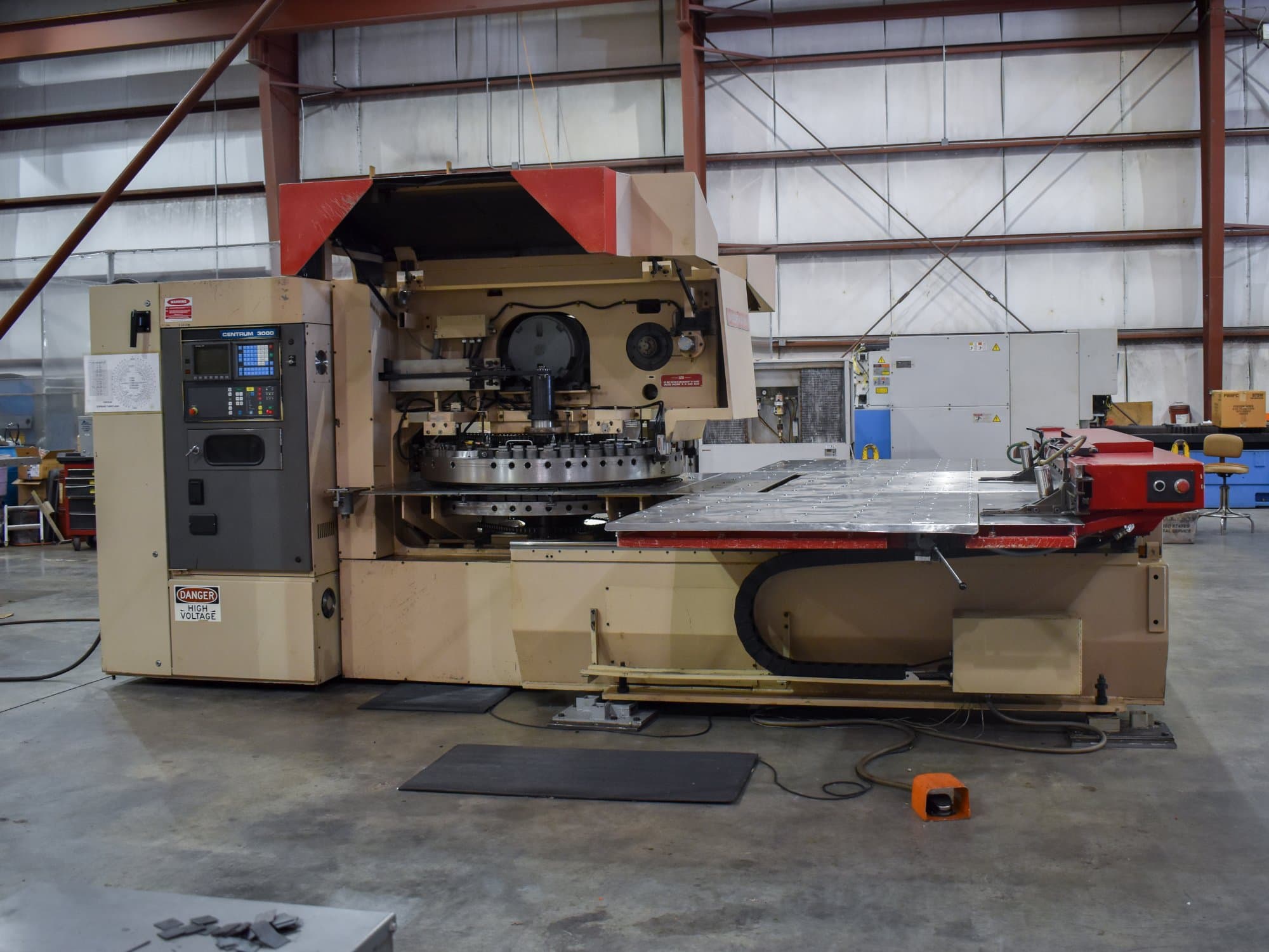 Widok z przodu maszyny Murata Wiedemann C-3000/Q