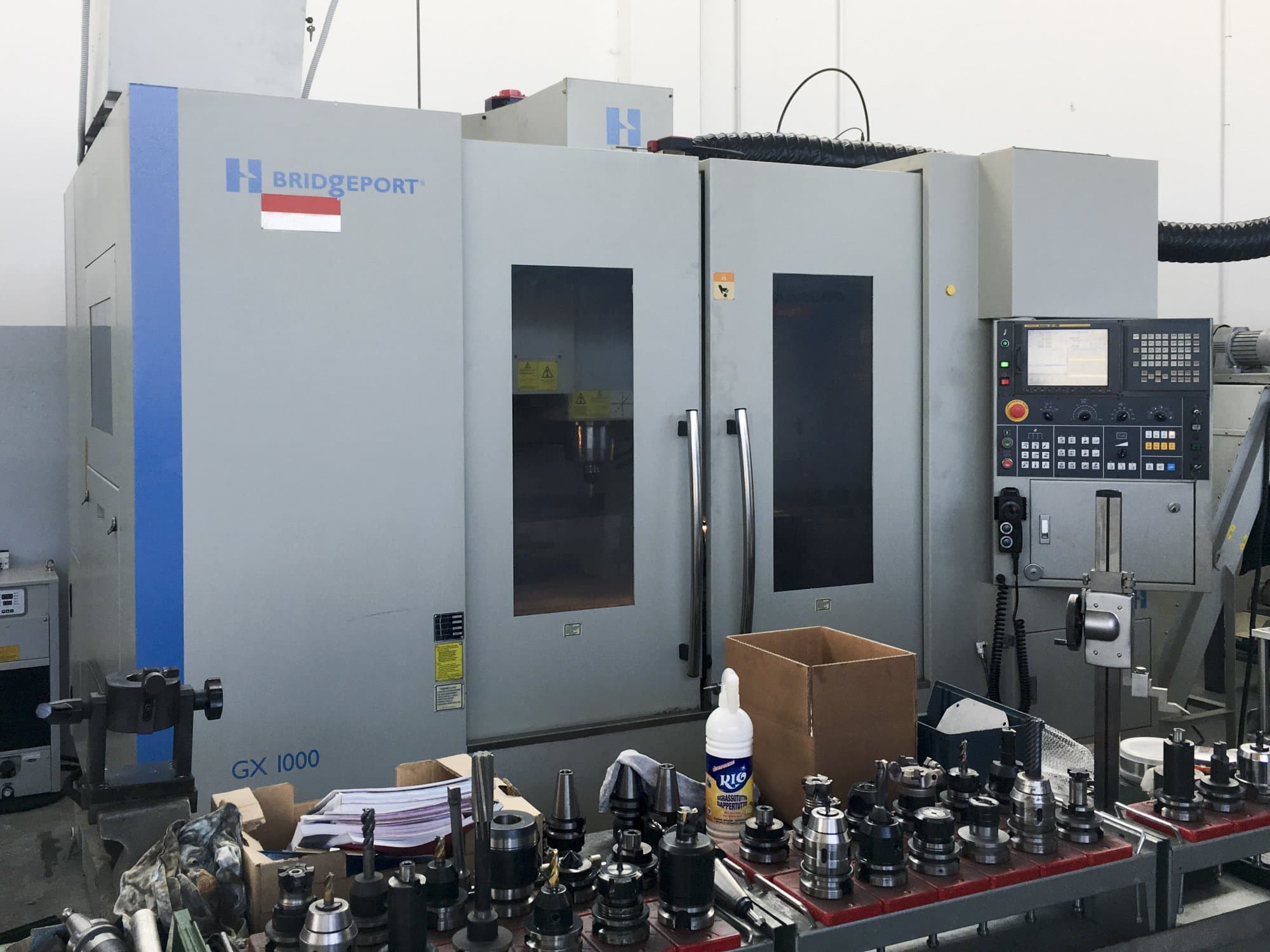 Widok z przodu 1 maszyny Bridgeport GX 1000