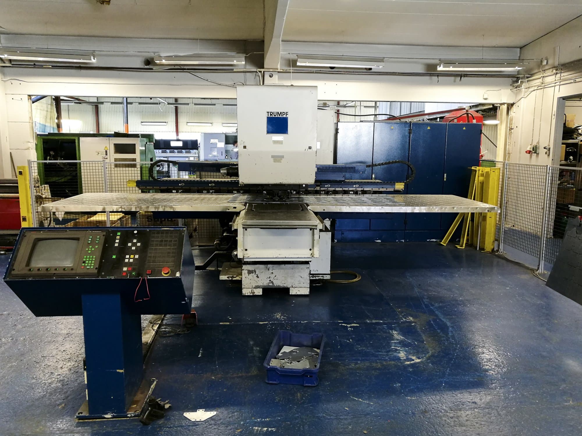 Widok z prawej maszyny Trumpf Trumatic 260 Rotation