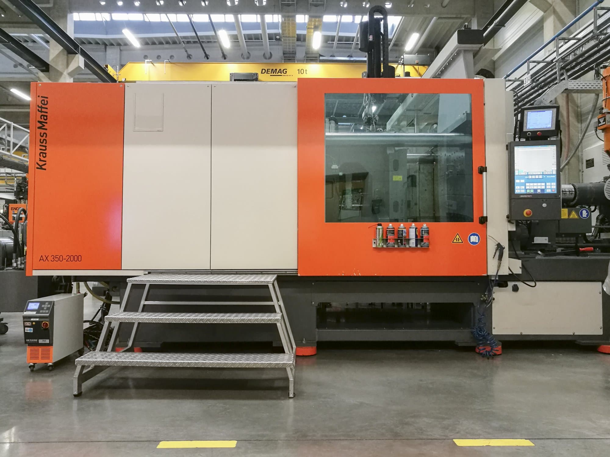 Widok z przodu maszyny Krauss Maffei 350-2000 AX