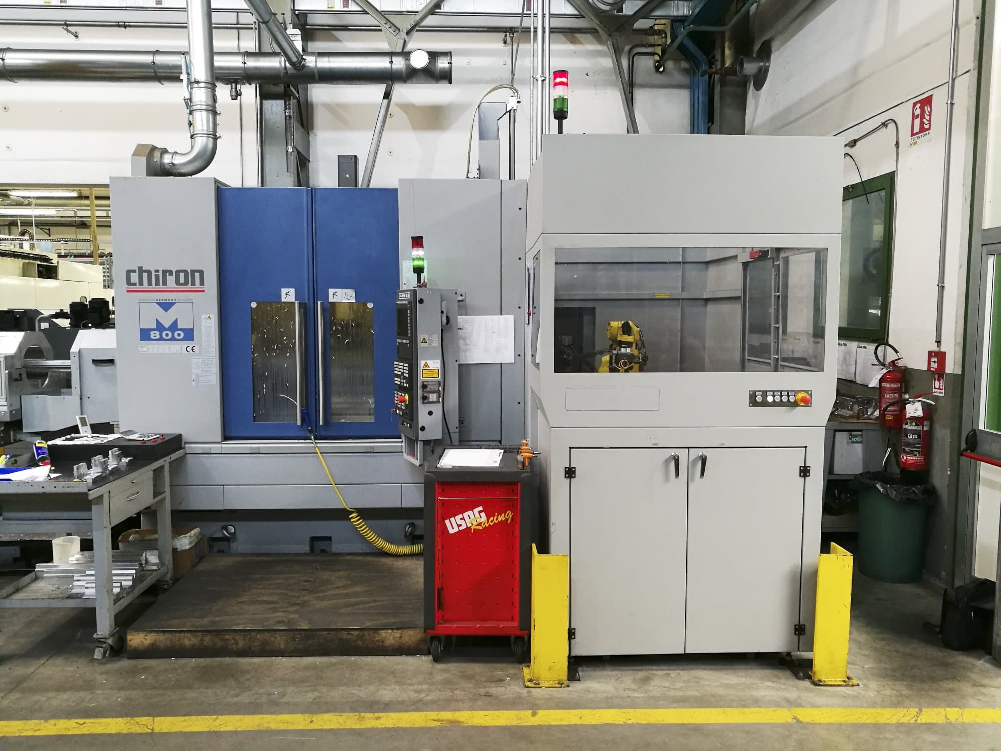 Widok z przodu maszyny Chiron Mill-800 FA