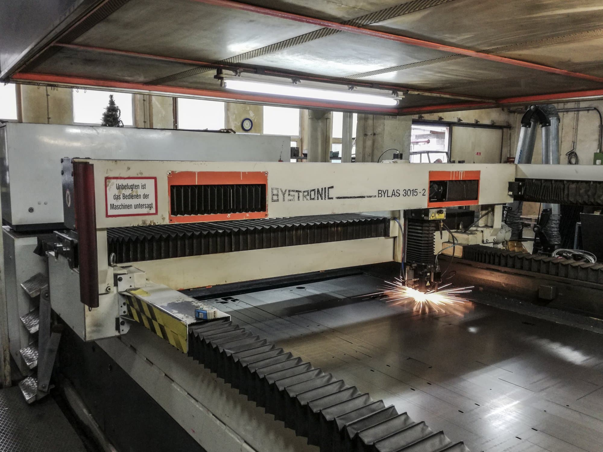 Widok z lewej 1 maszyny Bystronic Bylas 3015-2