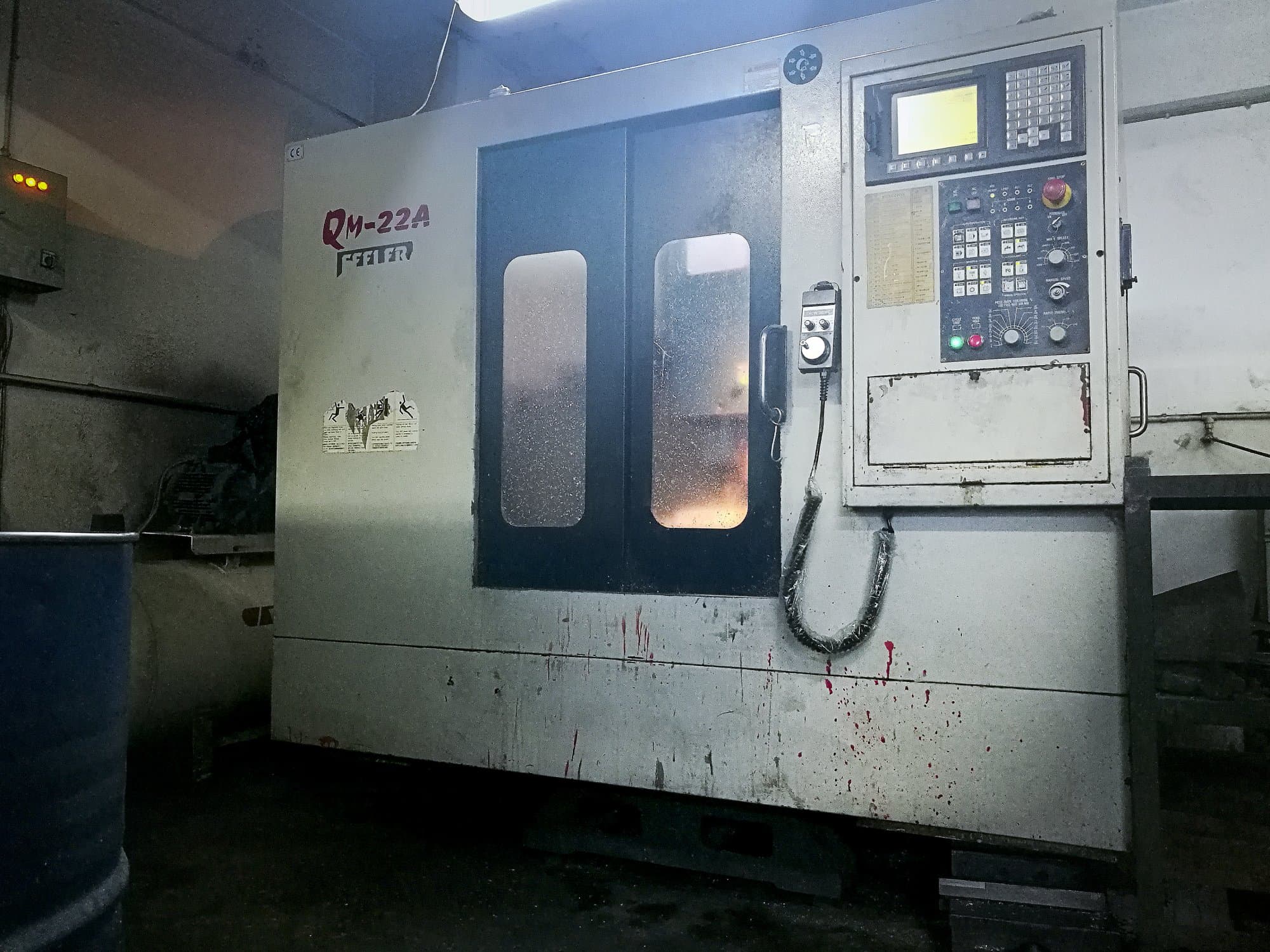 Widok z przodu maszyny Feeler QM-22A