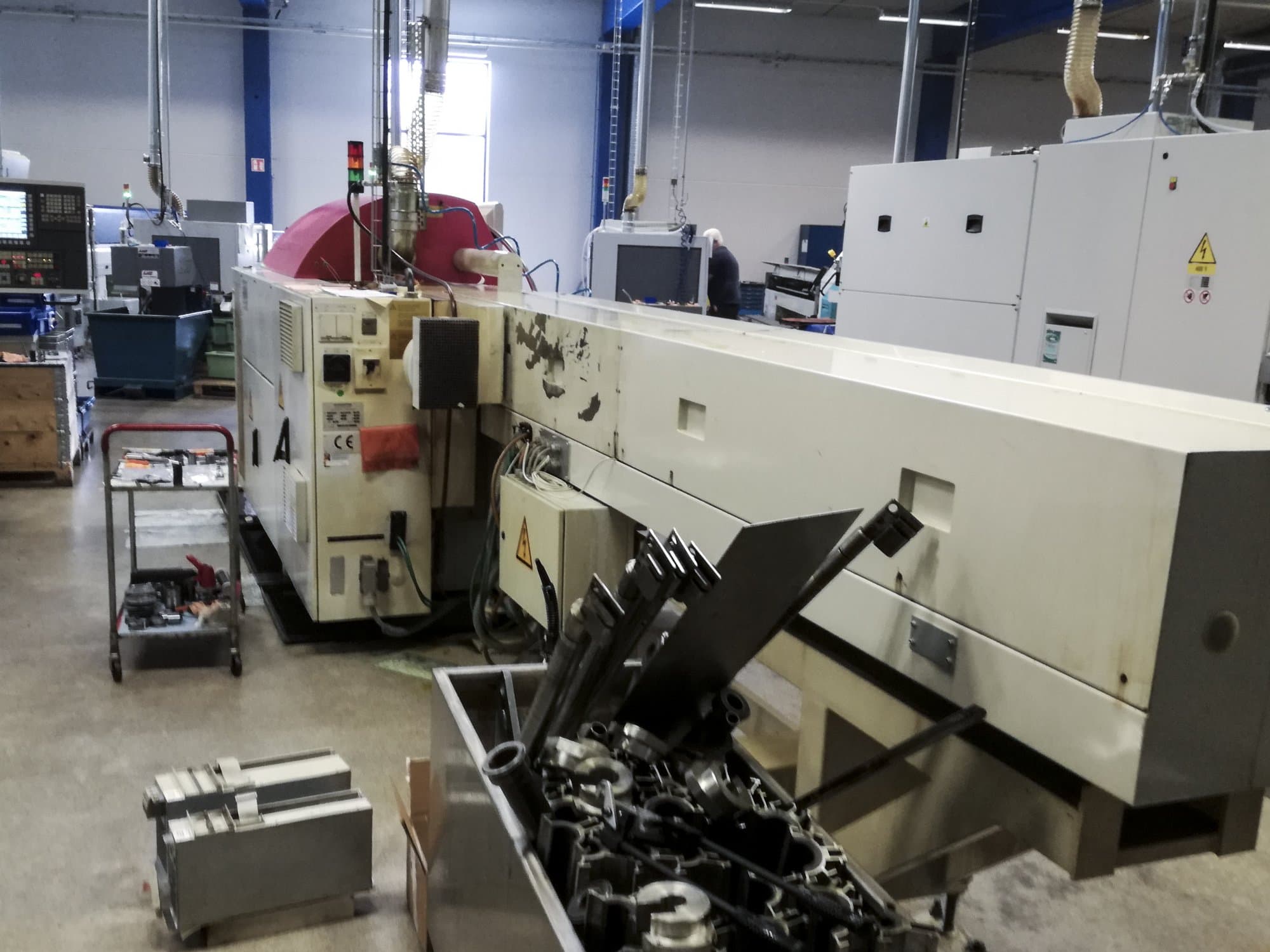 Widok z prawej maszyny Gildemeister MF Sprint 65