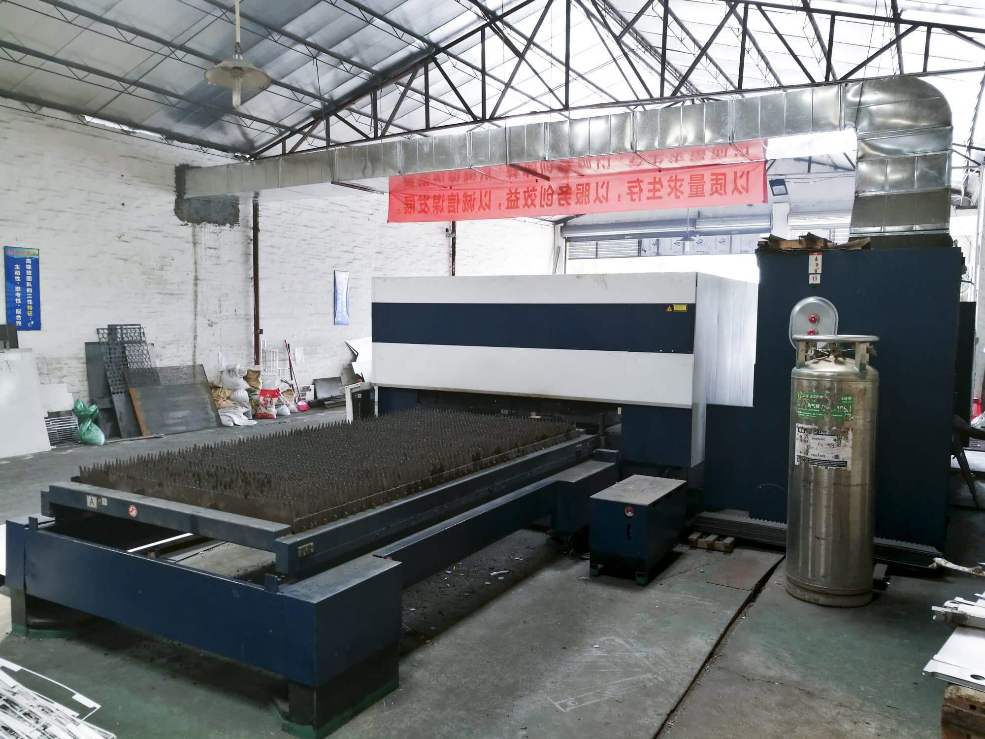 Widok z prawej 1 maszyny Trumpf TruLaser 3030