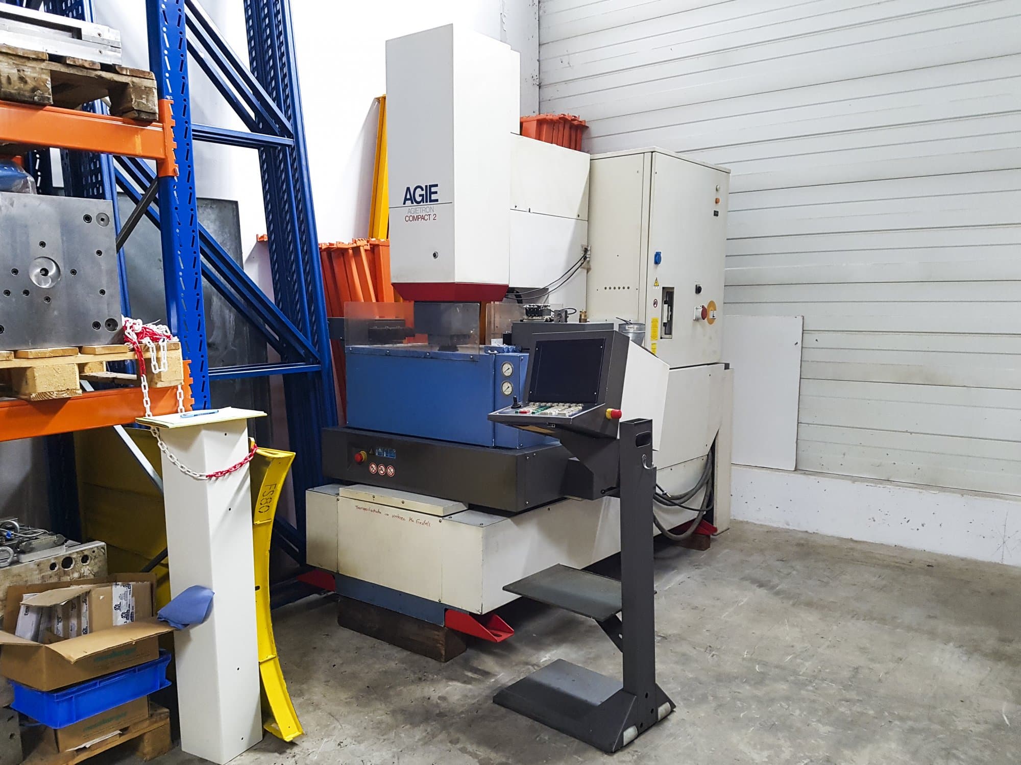 Widok z prawej maszyny AGIE AGIETRON Compact 2