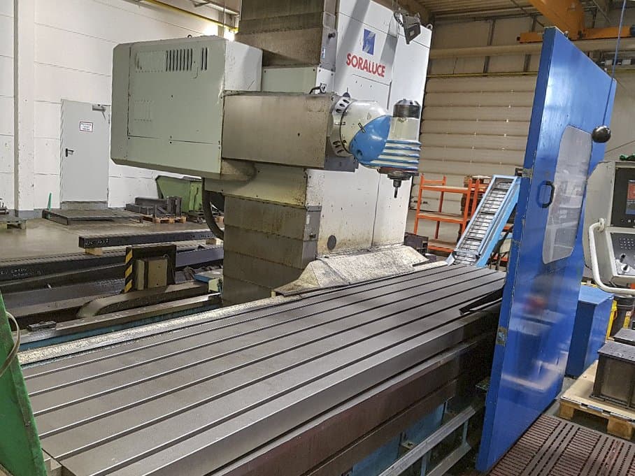 Widok z lewej maszyny Soraluce SL-4000
