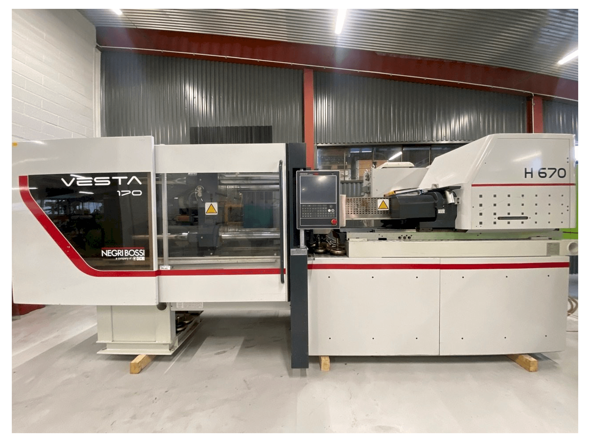 Widok z przodu maszyny Negri Bossi VE170, M151