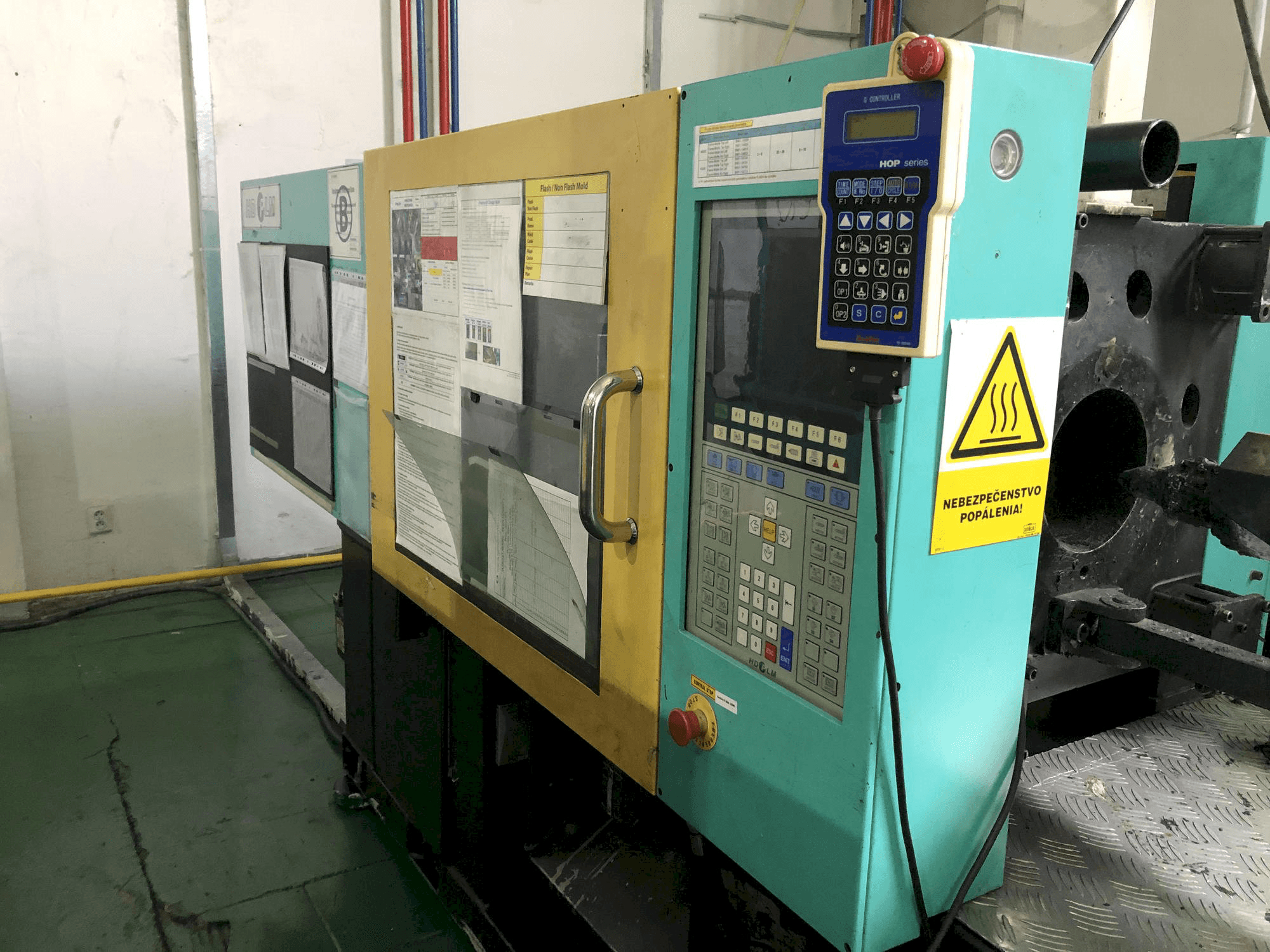 Widok z przodu maszyny Hyundai K-120V